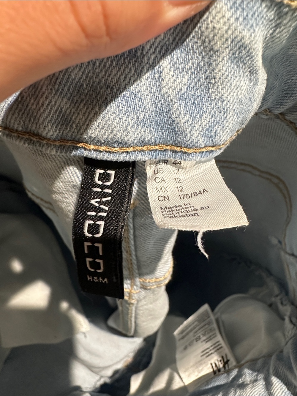 H&M High-Rise Light Blue Mom Jeans - Picture 3 of 4